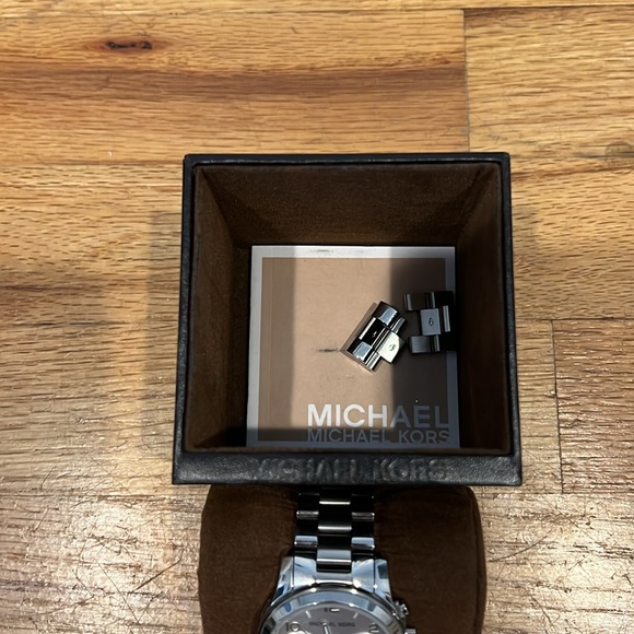 Men’s Silver Watch with Extender Links - Picture 3 of 4